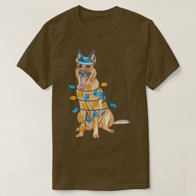 Manar German Shepherd Light Hanukkah Menorah Lyckl T Shirt (Design framsida)