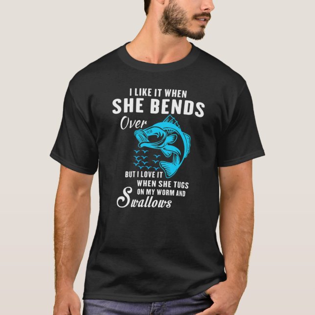 Manar gillar det när hon satsar över fisket t shirt (Framsida)