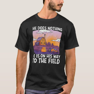 Manar gör ingenting han är på väg till Fält T Shirt
