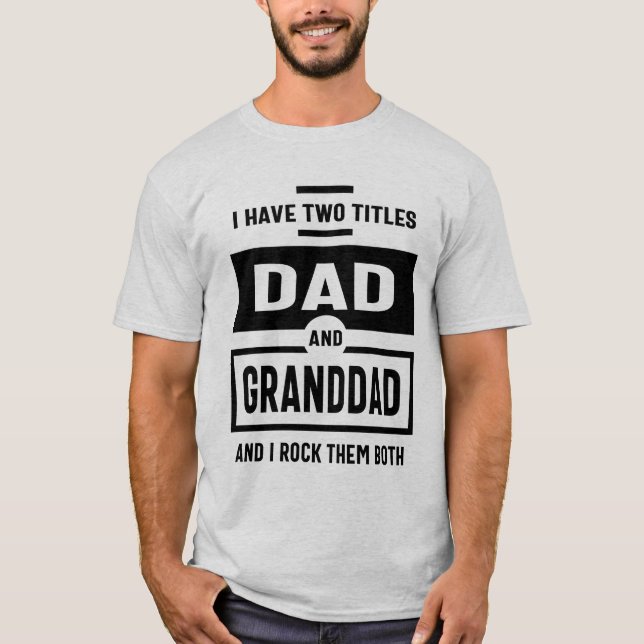 Manar I har två titles Pappa och Granddad Gift T Shirt (Framsida)