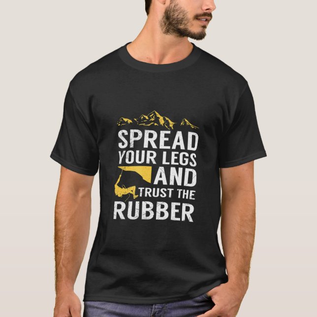 Manar klättring för ett Sten-klimat T Shirt (Framsida)