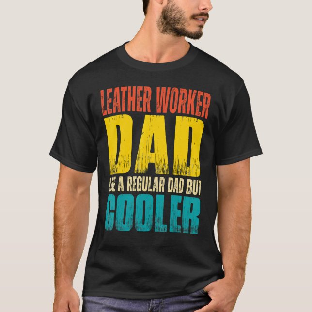 Manar Leather Worker Pappa som en vanlig Pappa men T Shirt (Framsida)