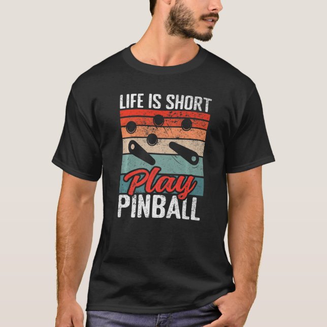 Manar Life är kort som spelar klumpan Retro Pinbal T Shirt (Framsida)