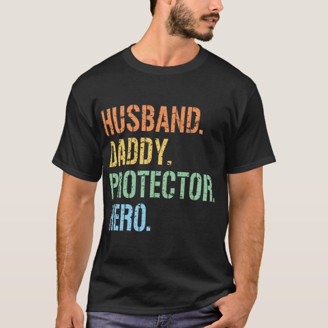 Manar Make Pappa Protector Hero Fars dag T Shirt (Framsida)