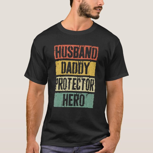 Manar Make Pappa Protector Hero Fars dag T Shirt (Framsida)