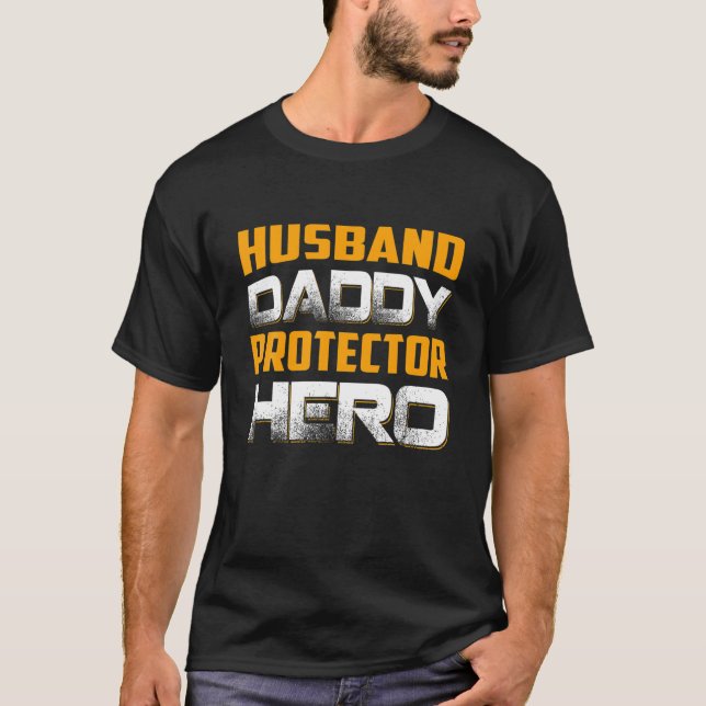Manar Make pappa Protector Hero Funny for Stepda T Shirt (Framsida)