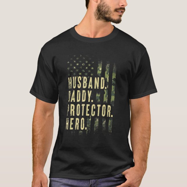 Manar Make Pappa Protector Hero US Flagga Far T Shirt (Framsida)