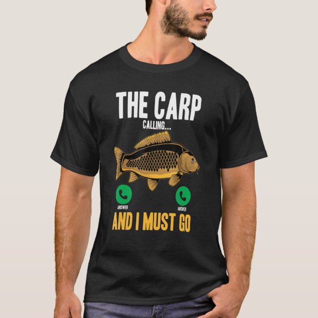 Manar Manar Carp som fiskar i karpen ringer upp oc T Shirt (Framsida)