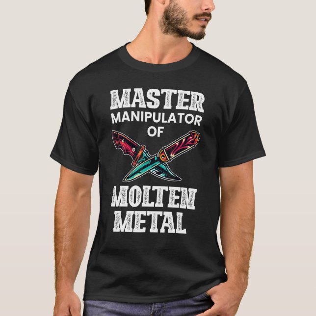 Manar Master Manipulator Blacksmith Forging Graphi T Shirt (Framsida)
