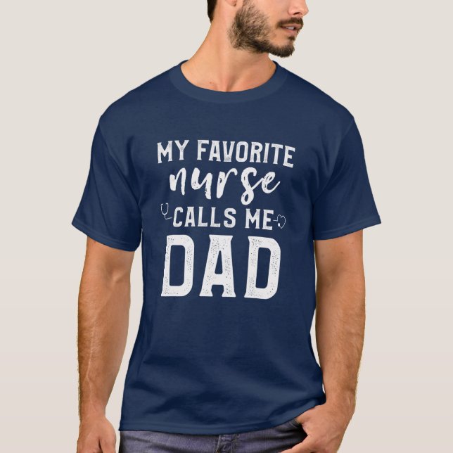 Manar Min favoritsjuksköterska kallar mig Pappa So T Shirt (Framsida)