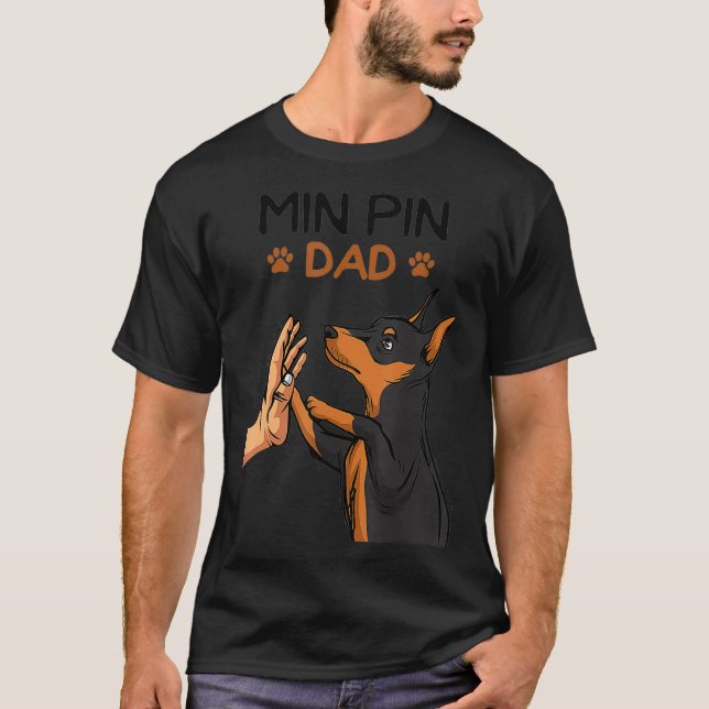 Manar Min Pin Pappa Miniatyr Pinscher Hund Far Man T Shirt (Framsida)