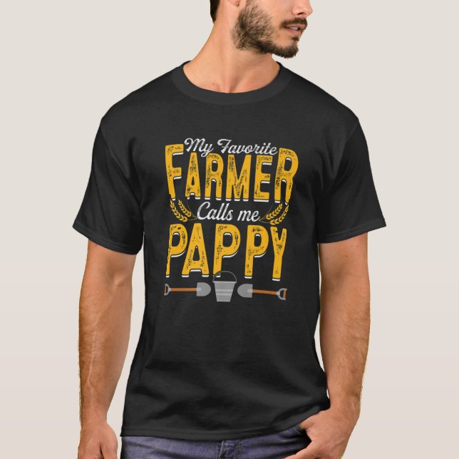 Manar My Favorite Farmer kallar mig Pappy Farming  T Shirt (Framsida)