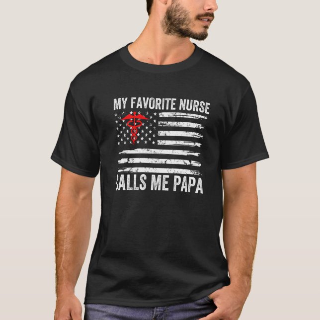 Manar My Favorite Nurse kallar mig Pappa American  T Shirt (Framsida)