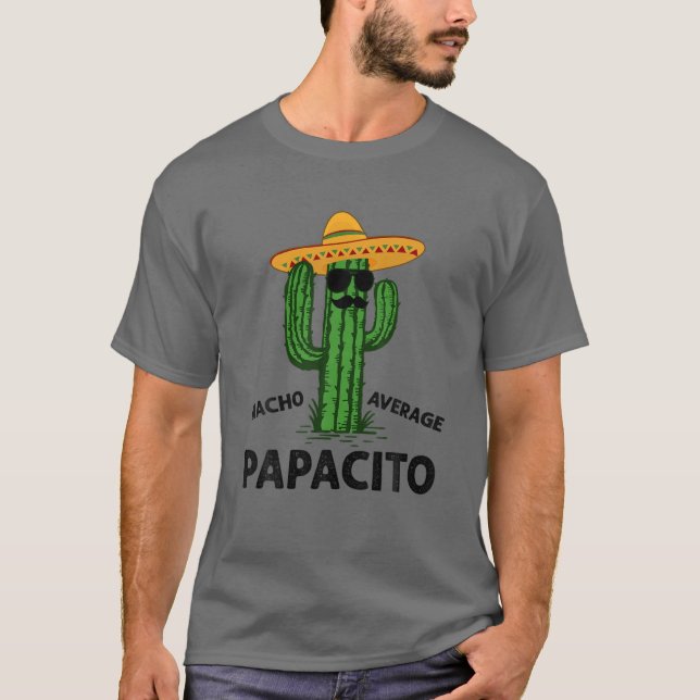 Manar Nacho Average Papacito | Pappa Cinco De Mayo T Shirt (Framsida)