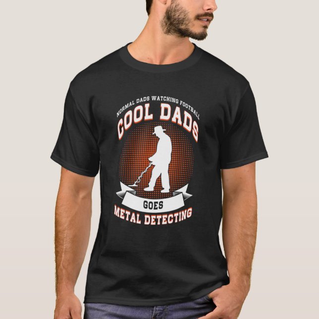 Manar Normal Pappor Watching Football Coola Pappor T Shirt (Framsida)
