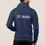 Manar Ny gifta Hoodie T Shirt<br><div class="desc">Denna mjuka zip-hodie från Bella är för att brudgummen ska slappna av,  som visas i marinen med en Ny gifta-text på baksidan. Anpassa det här objektet eller köp som det är.</div>