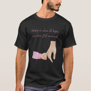 Manar Ny pappa och dotter som håller Händer i Baby T Shirt