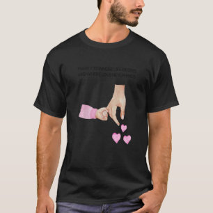 Manar Ny pappa och dotter som håller Händer i Baby T Shirt