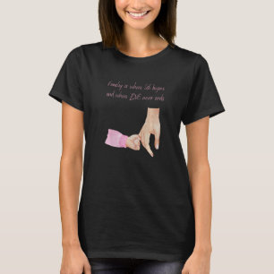 Manar Ny pappa och dotter som håller Händer i Baby T Shirt