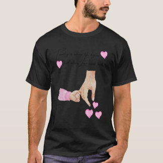 Manar Ny pappa och dotter som håller Händer i Baby T Shirt