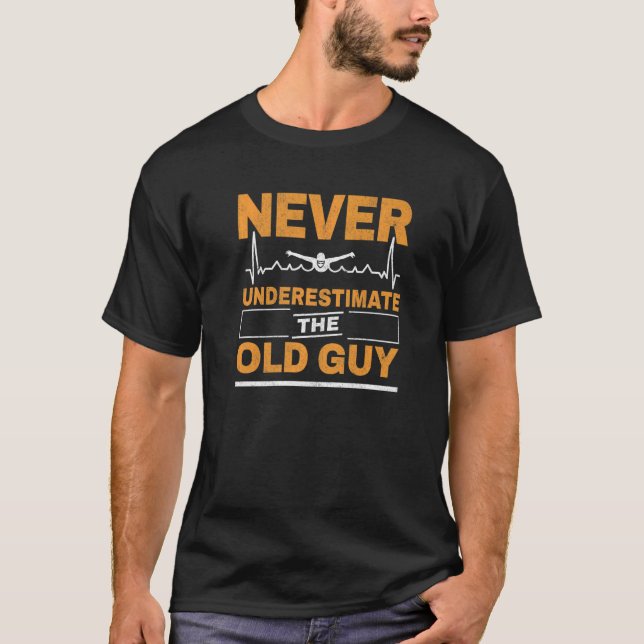 Manar Old Guy Simma Idrottsman Grandfather Swimmer T Shirt (Framsida)