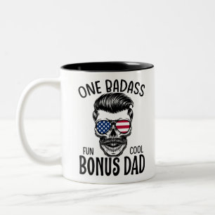 Manar One Badass Bonus Step Pappa Funny Gift Birth Två-Tonad Mugg