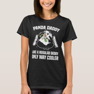 Manar Panda-pappa som en vanlig Pappa-ensam vägg T Shirt