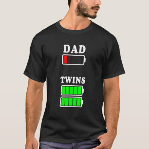 Manar Pappa med låg Twillingar för batteridrift Fu T Shirt