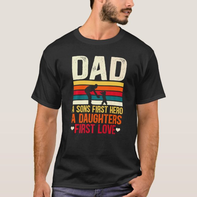 Manar Pappa Sons First Hero Dotter Kärlek Far DEG T Shirt (Framsida)