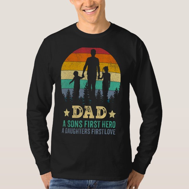 Manar Pappa Sons First Hero Dotter Kärlek för Far" T Shirt (Framsida)