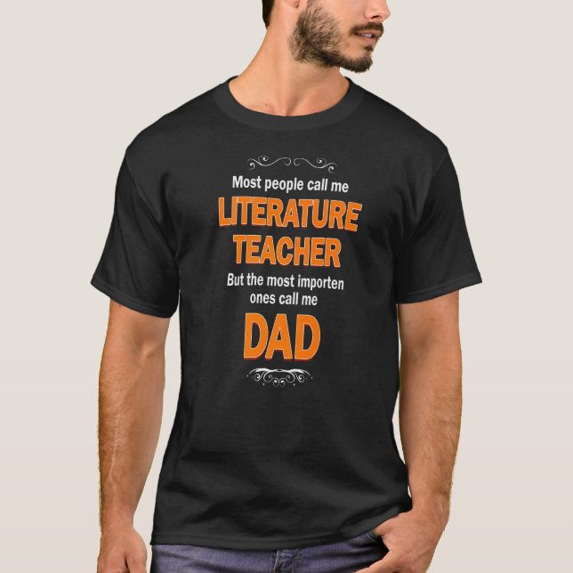 Manar People kallar mig Literature Teacher importe T Shirt (Framsida)