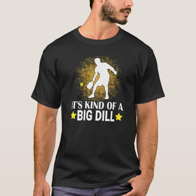 Manar Pickleball... Det är en stor dill Paddleball T Shirt (Framsida)