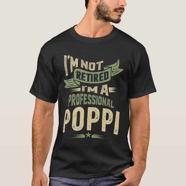 Manar Poppi Pension Funny Pappa/Grandpa T Shirt (Framsida)