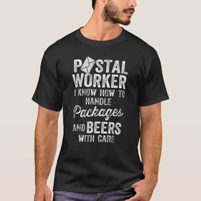 Manar Postal Worker Mail Post Delivery Man Beer Dr T Shirt (Framsida)
