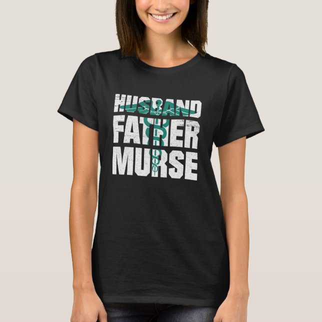 Manar Proud Make Far Murse Nurse Pappa Far T Shirt (Framsida)