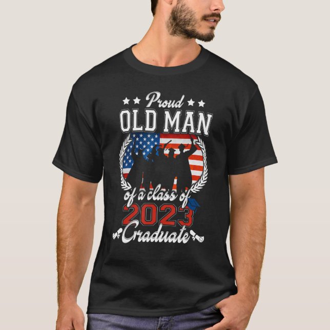 Manar Proud Old Man av klass 23 Student US Fl T Shirt (Framsida)