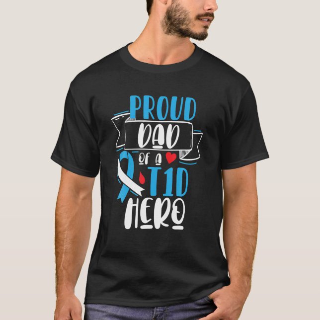 Manar Proud Pappa A T1D Hero typ 1-diabetes Pappa  T Shirt (Framsida)
