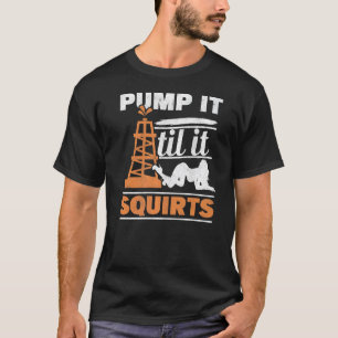 Manar pumpa upp det tills det häller i grodolja av t shirt