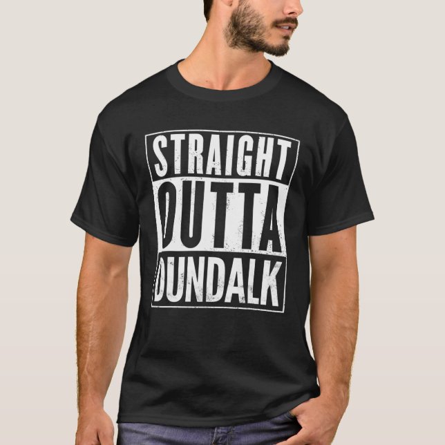 Manar Rak Outta Dundalk Funny T Shirt (Framsida)