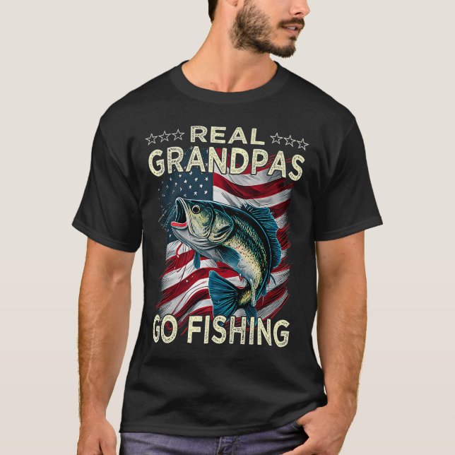 Manar Real Grandpas Go Fishing Largemouth Bass 1 T Shirt (Framsida)