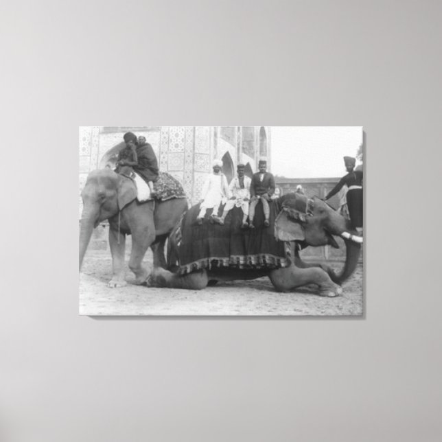 Manar Riding Elephants in India PhotographIndia Canvastryck (Framsida)