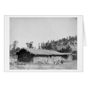 Manar Sitta utanför Cabin i South Dakota Hälsningskort