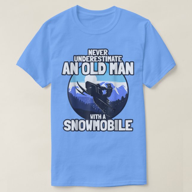 Manar Snowmobiling Gift Old Man med en snömobil M T Shirt (Design framsida)