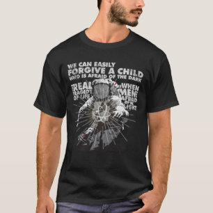 Manar som är rädd av det ljust t-shirt