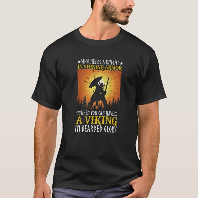 Manar som behöver en riddare i shining Armor Vikin T Shirt (Framsida)