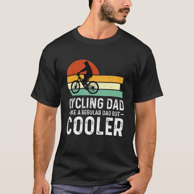 Manar som cyklar Pappa som en vanlig Pappa men kol T Shirt (Framsida)