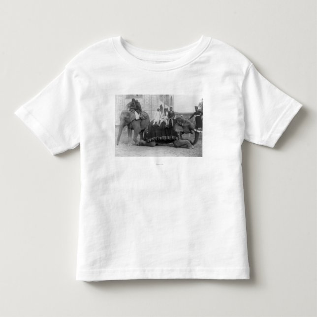 Manar som rider elefanter i Indien PhotographIndia T-shirt (Framsida)