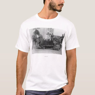 Manar som rider elefanter i Indien PhotographIndia Tee Shirt