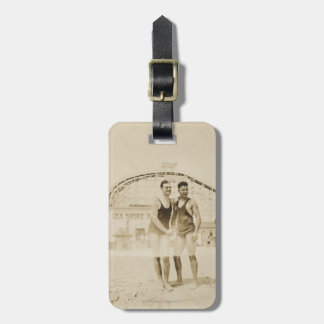 Manar som står på strand bagagebricka