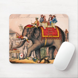 Manar som utför en cirkus-handling med en elefant. musmatta